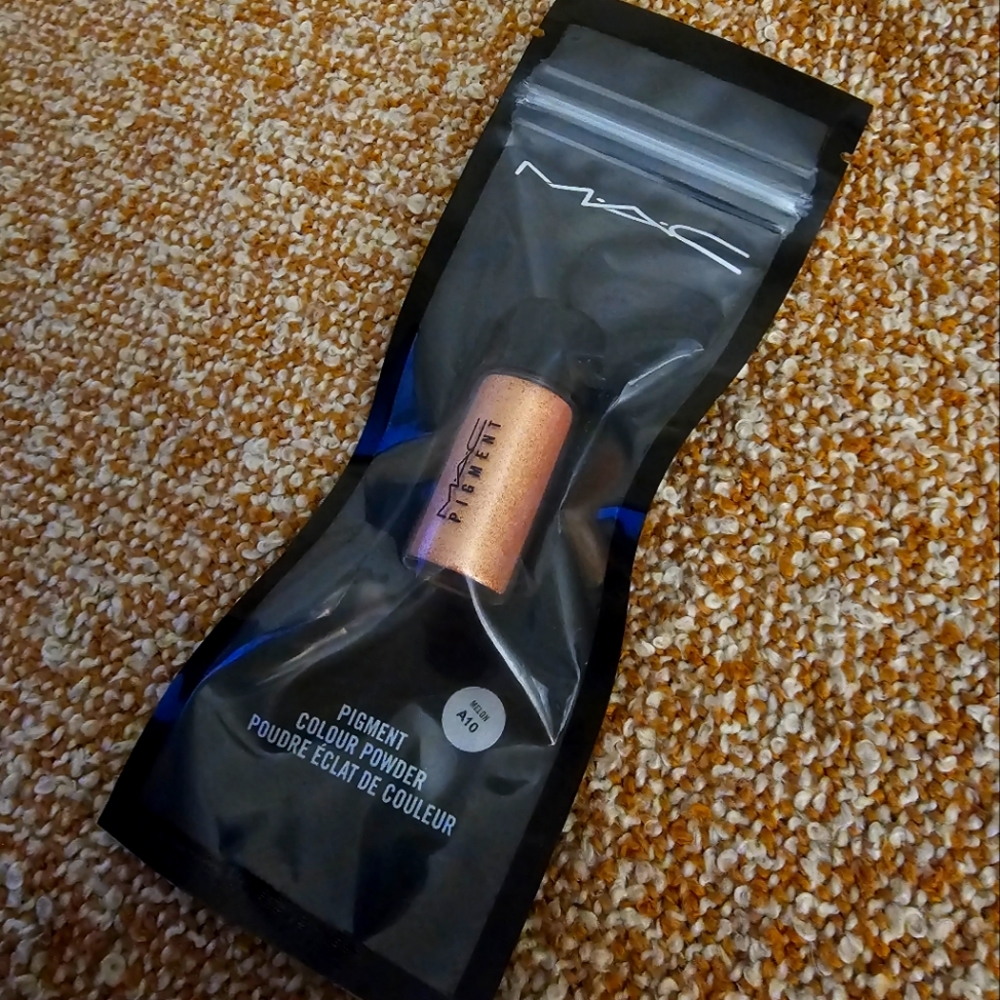 NEW MAC Pigment Melon A10